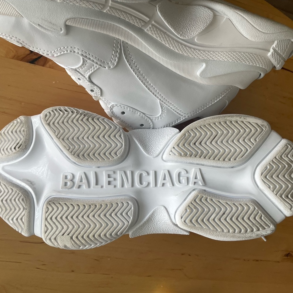 Womens Balenciaga Sneakers. - Picture 5 of 9